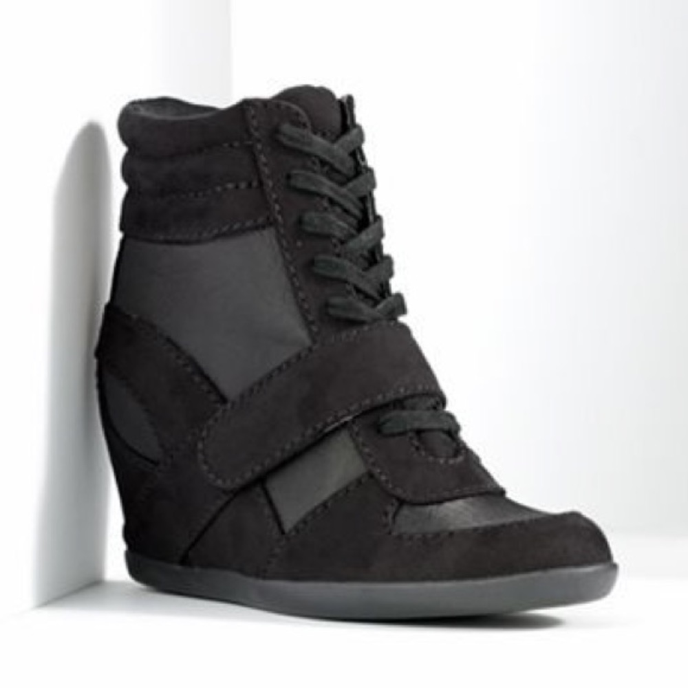 Vera Wang sneaker wedges, size 9